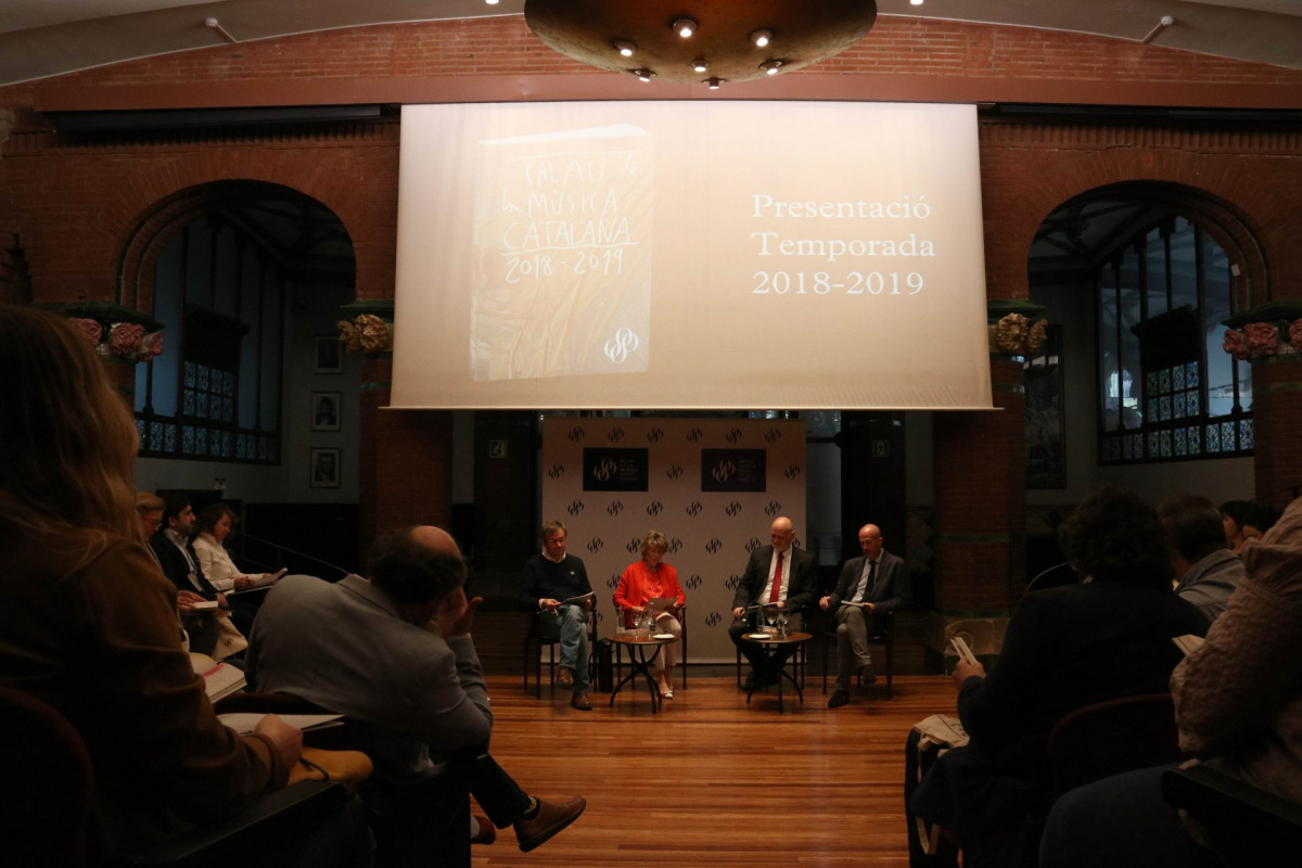 Acte de presentació de la temporada 2018-2019 al Palau de la Música amb Mariona Carulla, presidenta de la Fundació Orfeó Català-Palau de la Música Catalana; Joan Oller, director general; Simon Halsey, i Víctor García de Gomar, el 19 d'abril de 2018 - ACN