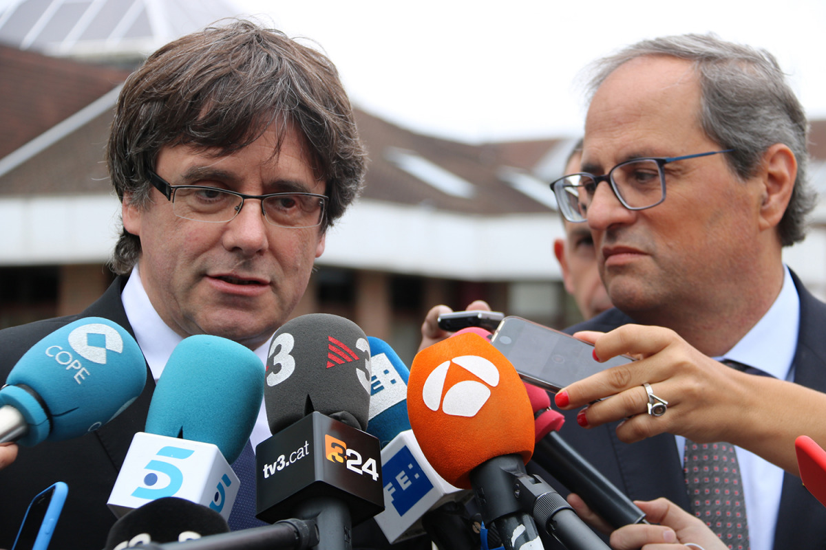 Quim Torra i Carles Puigdmeont durant l'antenció als mitjans després de la reunió a l’hotel Martins de Waterloo, a Bèlgica/ Natàlia Segura
