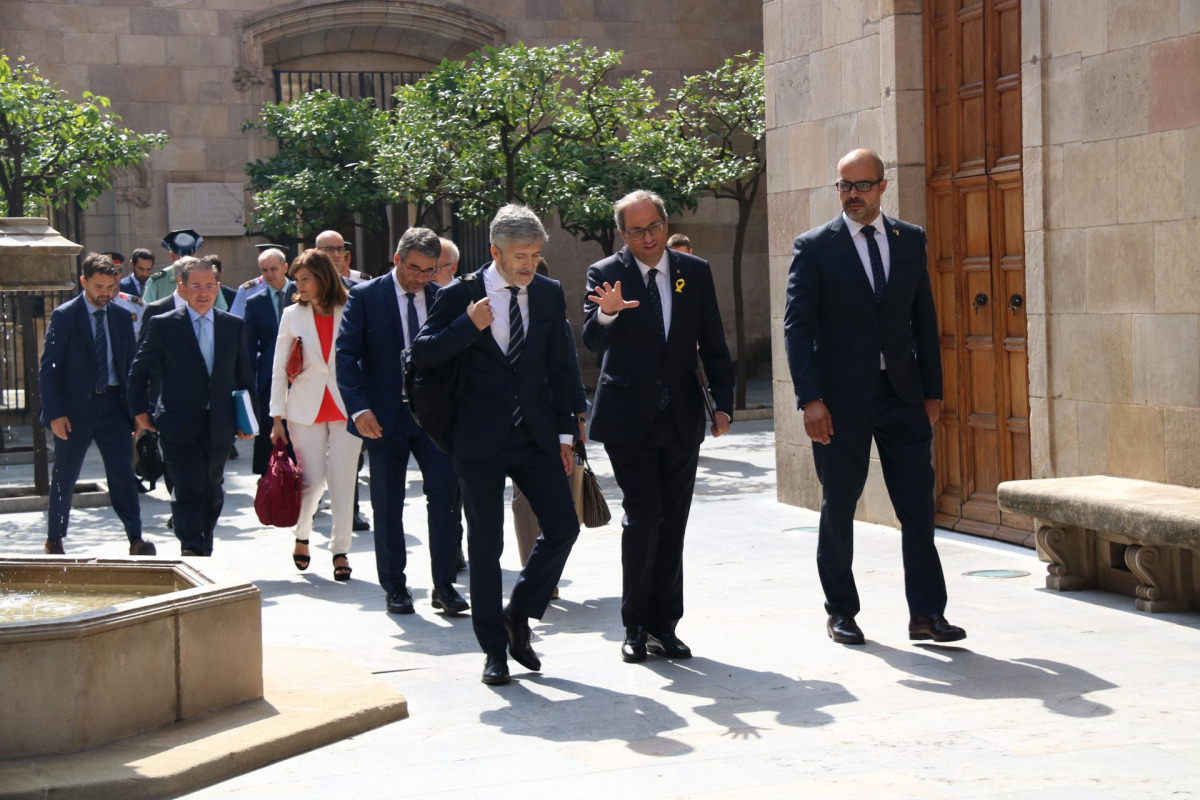 El president de la Generalitat, Quim Torra, i el ministre de l’Interior, Fernando Grande-Marlaska, al pati dels Tarongers