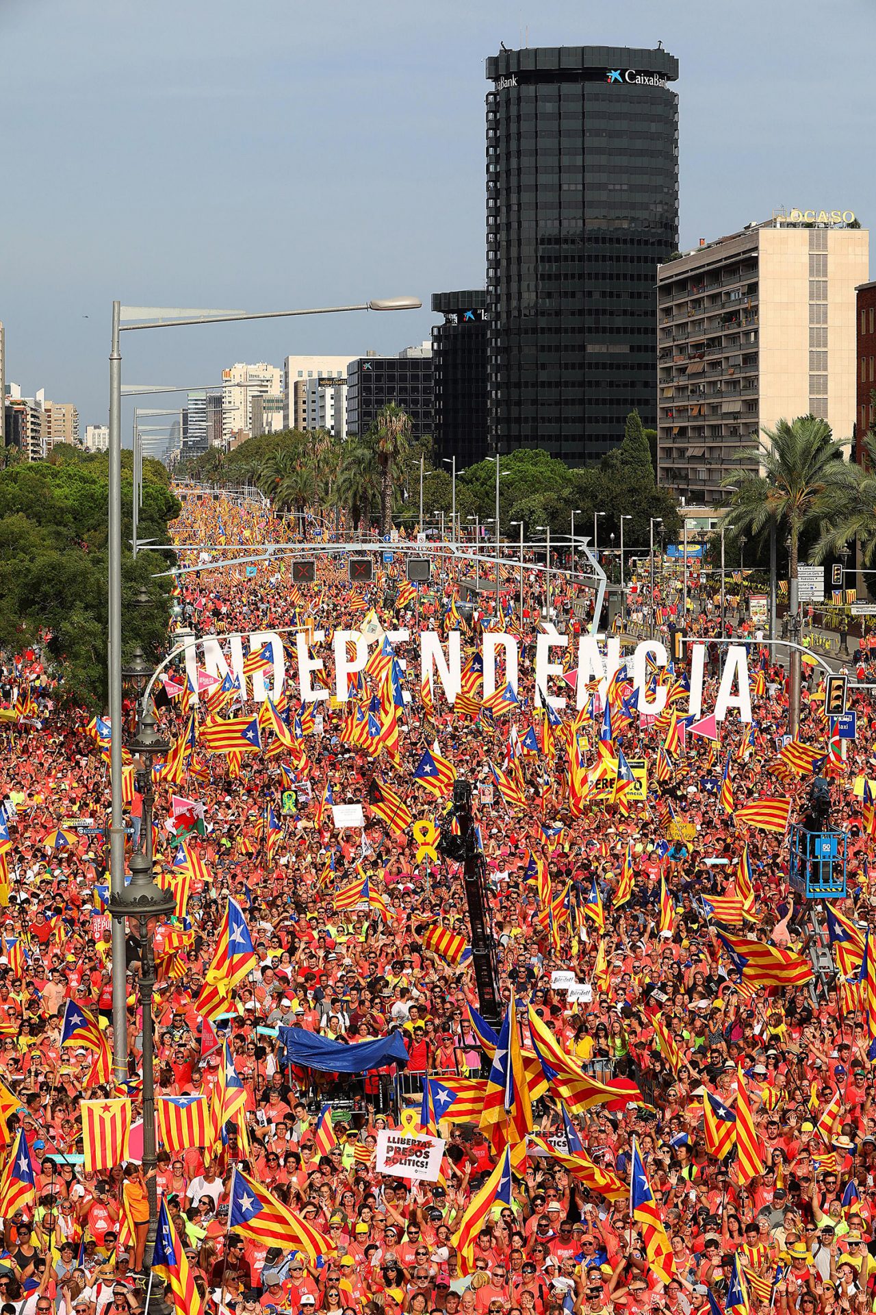 Manifestació a l'avinguda Diagonal de Barcelona en motiu de la Diada Nacional de Catalunya