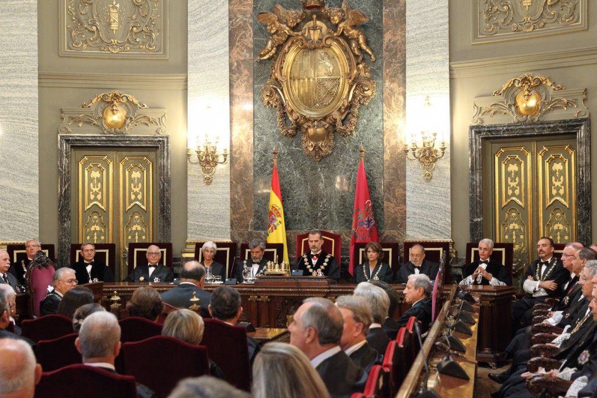 Felipe VI al Saló de Plens del Palau de Justícia