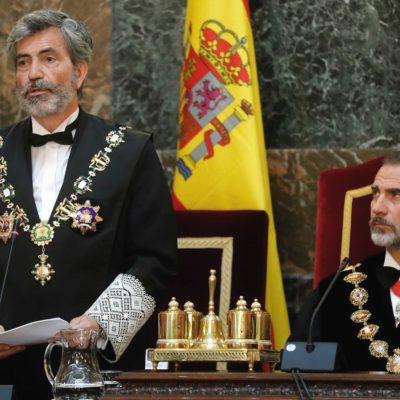 El rei Felipe VI, durant un discurs del president del Tribunal Suprem i del Consell General del Poder Judicial, Carlos Lesmes
