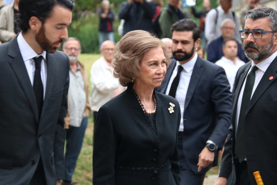 La reina Sofía arribant a l'enterrament de Montserrat Caballé / ACN