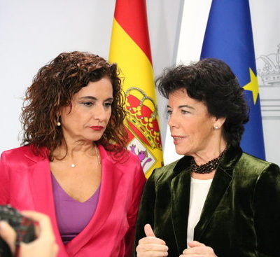 La portaveu del govern espanyol, Isabel Celaá (dreta) i la ministra d'Hisenda, María Jesús Montero (esquerra) / ACN