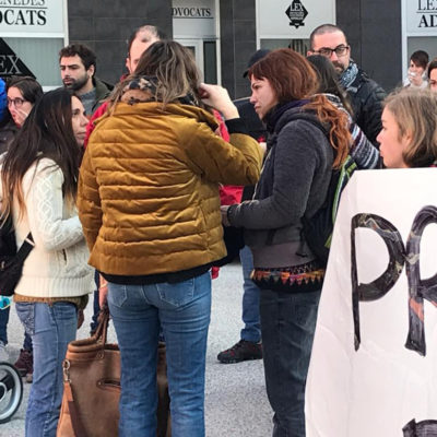 Concentració davant els jutjats de Vilafranca per donar suport al jove investigat
