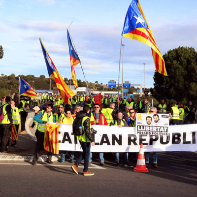 Independentistes a la protesta dels armilles grogues