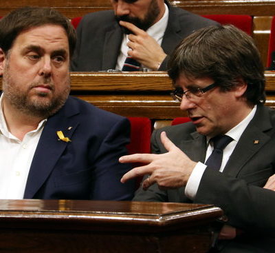 Oriol Junqueras i Carles Puigdemont, en una imatge d'arxiu al Parlament de Catalunya / ACN