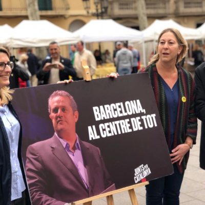 Artadi, Munté i Mascarell, al costat d'un cartell amb la cara de Joaquim Forn / Junts per Catalunya