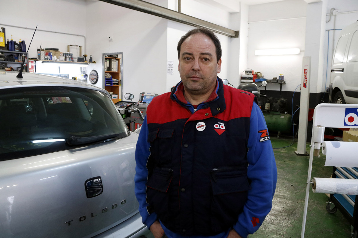 Jordi Perelló, el mecànic acusat d’un delicte d'odi per negar-se a reparar el cotxe d’una agent de la policia espanyola, al seu taller de Reus