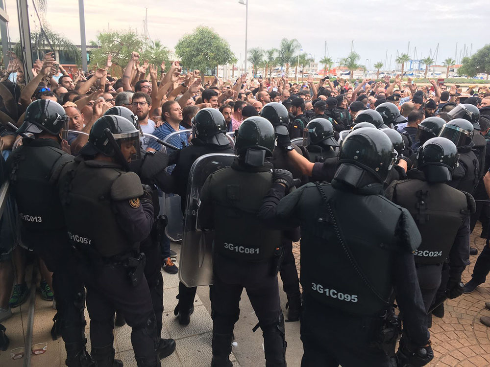 Una imatge de policies espanyols l'1-O / ACN