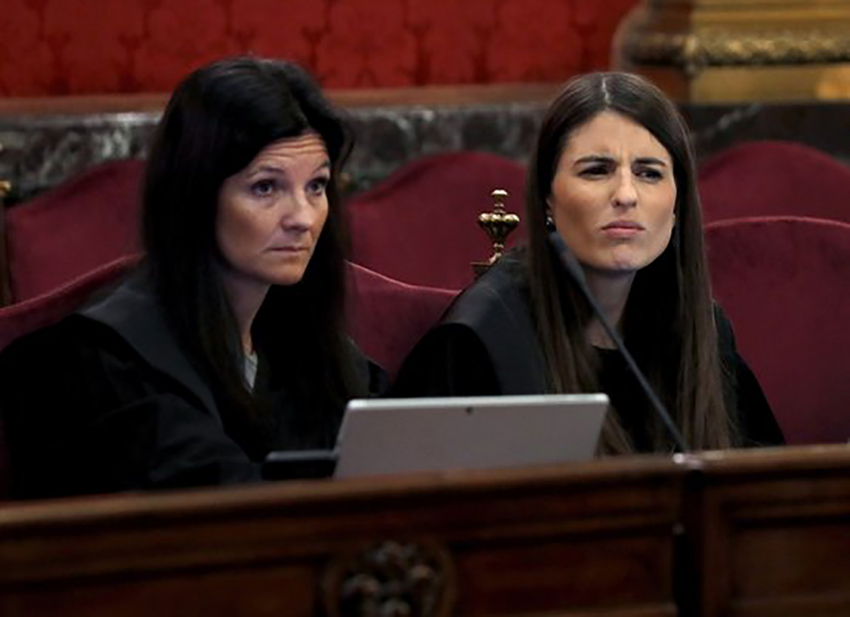 L'advocada de l'Estat , Rosa María Seoane (esquerra)