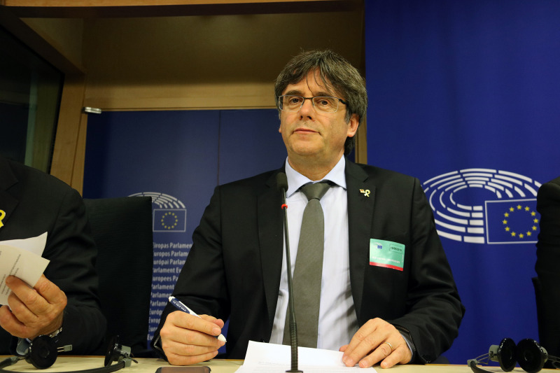 Carles Puigdemont durant la roda de premsa al Parlament Europeu