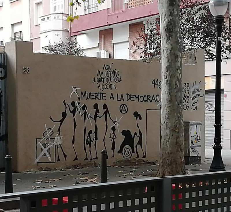 El mural destrossat a Sant Andreu/ Twitter @CUPstap