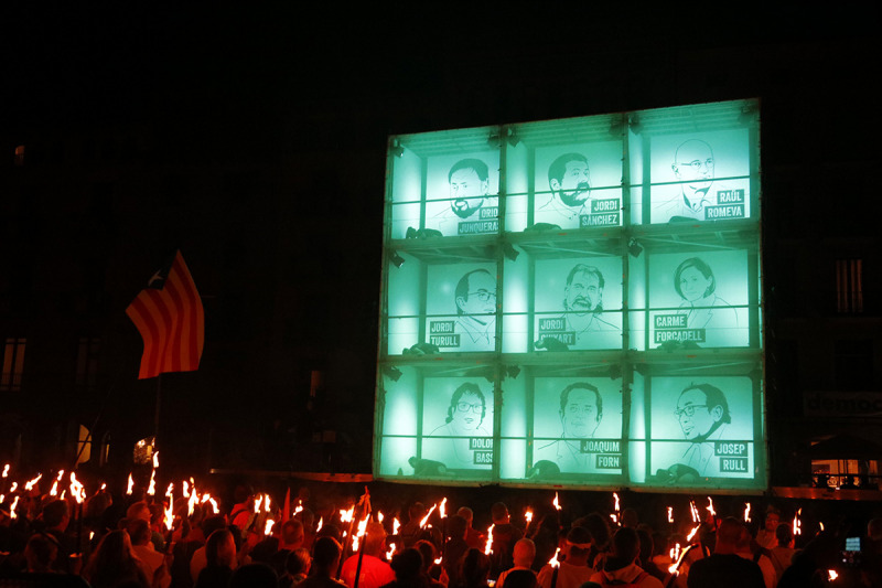 Pla general de l'espectacle on s'ha recordat als presos polítics