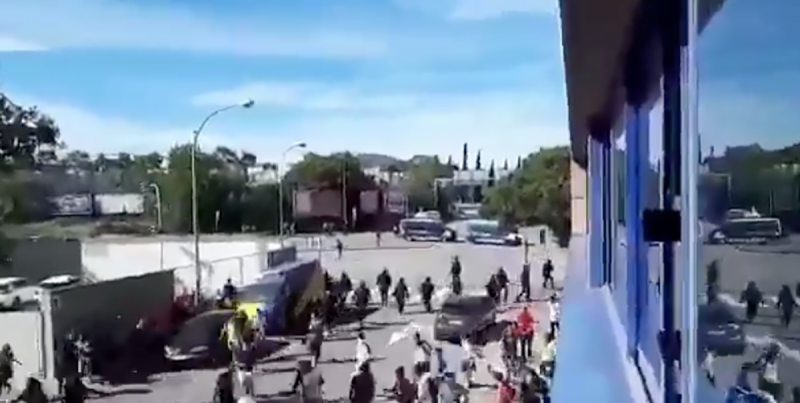 Captura de pantalla del vídeo amb l'actuació dels Mossos contra menors d'edat a Sabadell