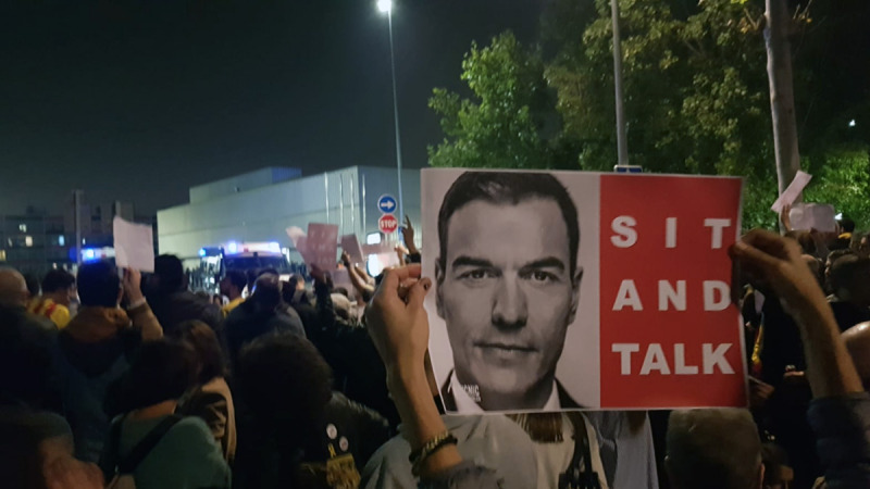 Protesta contra la visita de Sánchez a Viladecans
