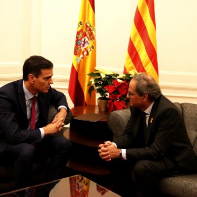 Pla del president de la Generalitat, Quim Torra, i del president del govern espanyol, Pedro Sánchez, reunits a Barcelona el dia abans del Consell de Ministres, el 20 de desembre de 2018