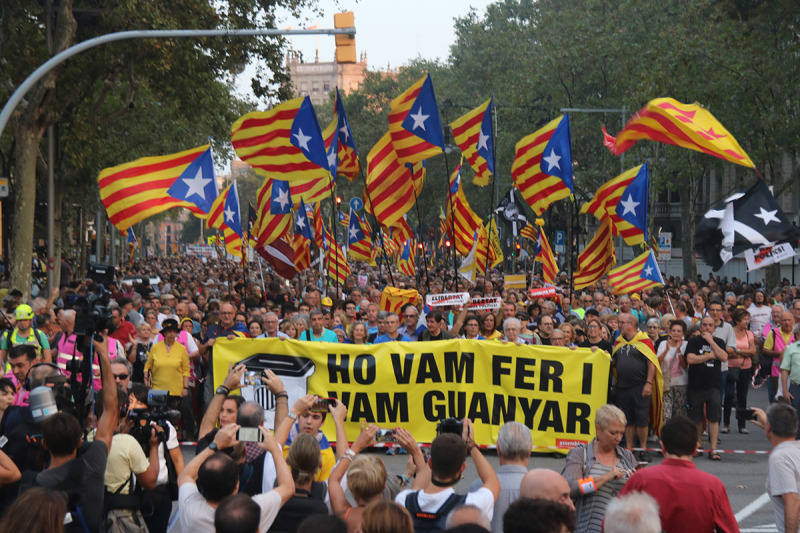 Milers de manifestants commemoren el segon aniversari del referèndum d'autodeterminació de Catalunya a Barcelona l'1 d'octubre del 2019