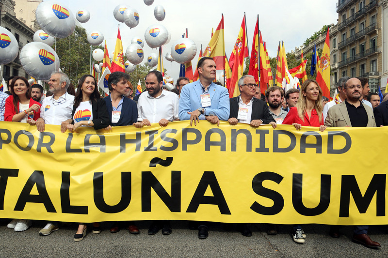 Capçalera de la manifestació unionista d'aquest 12 d'octubre de 2019, amb representants del PP, Cs, Vox i Societat Civil Catalana, entre altres