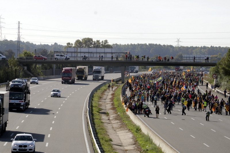 La 'marxa per la llibertat' de Girona passant per l'autopista AP-7, el 16 d'octubre del 2019