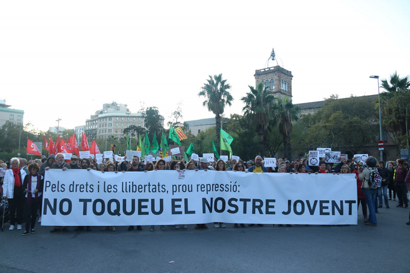 Manifestació convocada per la Intersindical-CSC, la USTEC, la CGT, el CAU, sindicats d’estudiants i la FaPaC a Barcelona el 24 d'octubre