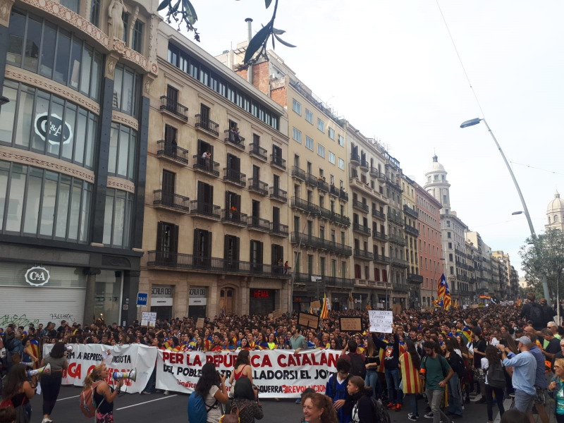 Estudiants es manifesten a Barcelona per la vaga del 18-O