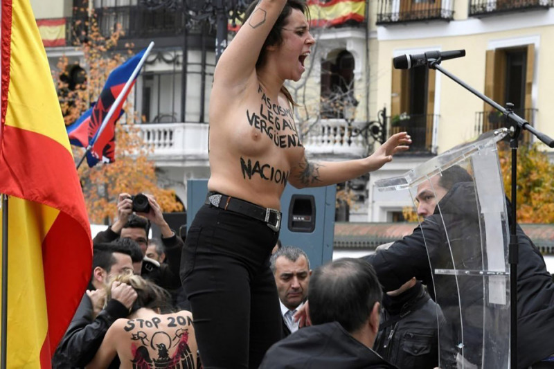 Activista de Femen en un acte de La Falange