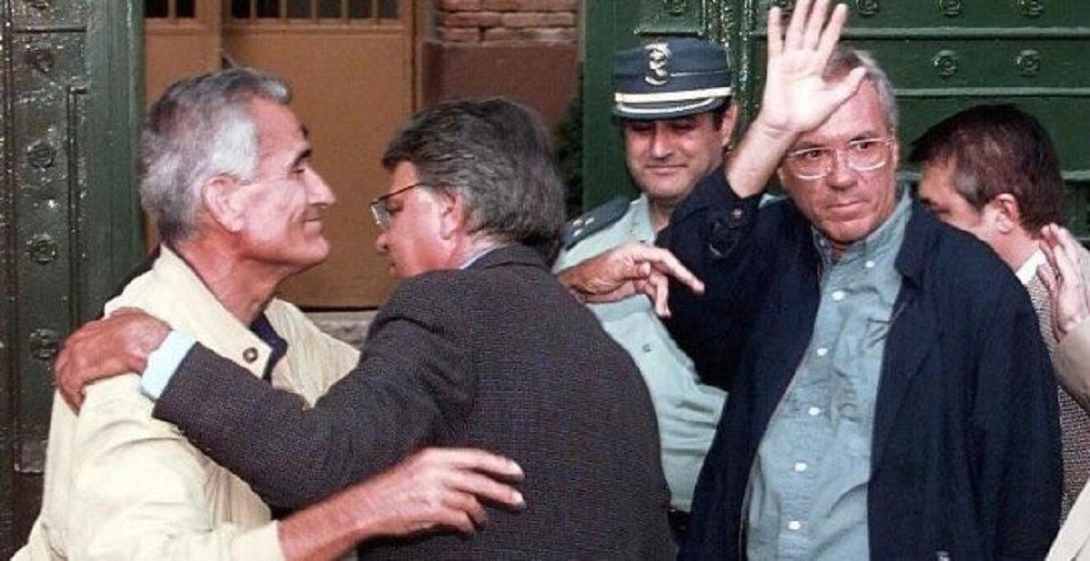 El dia que Felipe González va acompanyar Vera i Barrionuevo a la seva entrada a la presó, el seu suposat sacrifici evitaba que González fos descobert com la "X" del GAL