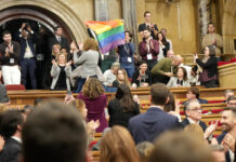 La llei de l’erradicació de l’LGBTI-fòbia tira endavant amb els vots de PSC, Junts, ERC, Comuns i CUP