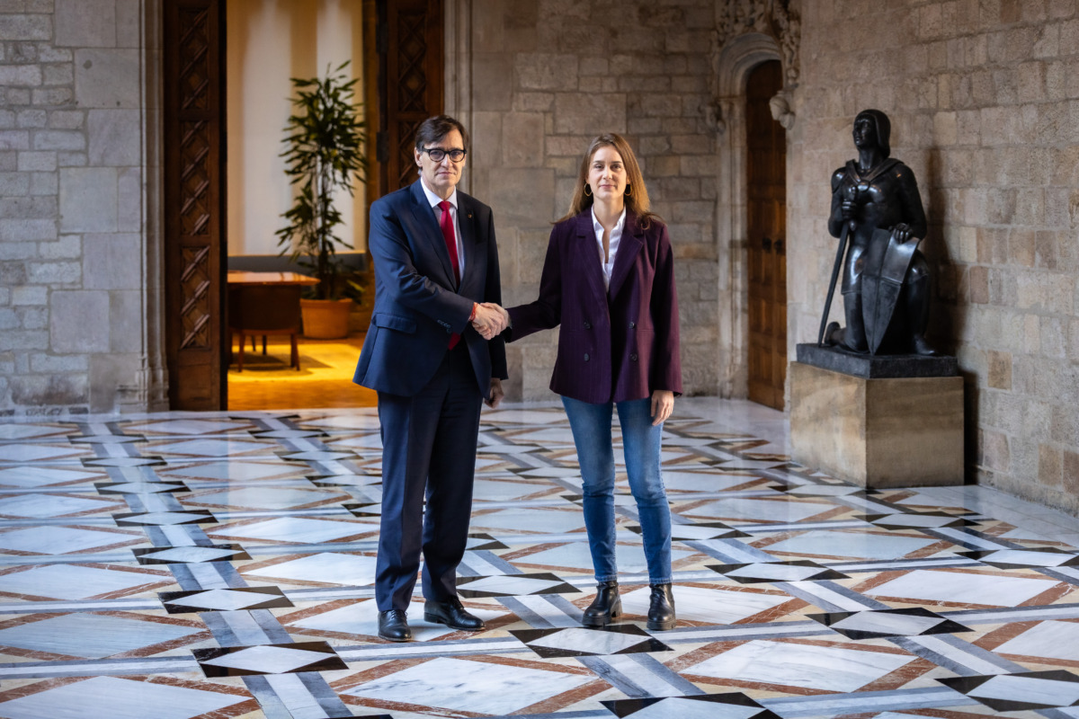 Els Comuns continuen fent-li el joc al Govern del PSC i tanquen un ...